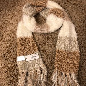 NWT Fuzzy white and beige scarf, never used